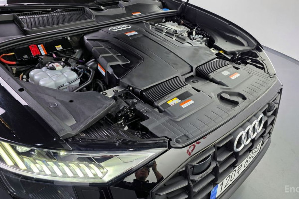 2023 Audi Q8 с пробегом 41 229 км