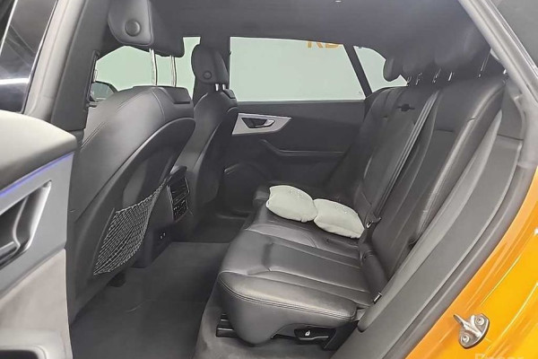 2021 Audi Q8 с пробегом 121 445 км