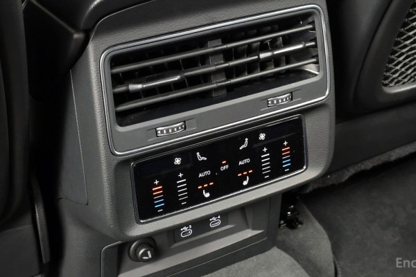 2021 Audi Q8 с пробегом 118 822 км