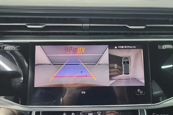 2021 Audi Q8 с пробегом 121 445 км