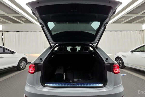 2021 Audi Q8 с пробегом 118 822 км