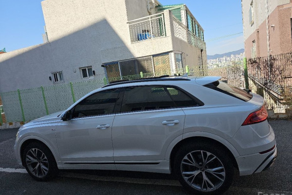 2022 Audi Q8 с пробегом 42 017 км