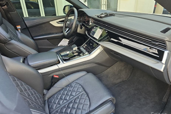 2022 Audi Q8 с пробегом 42 017 км