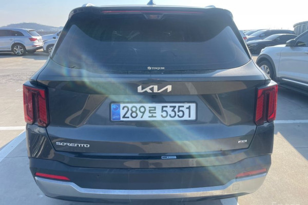 2025 Kia Sorento с пробегом 13 601 км