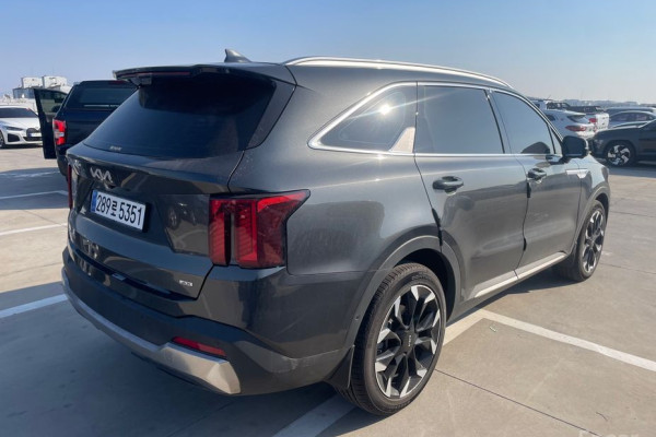 2025 Kia Sorento с пробегом 13 601 км