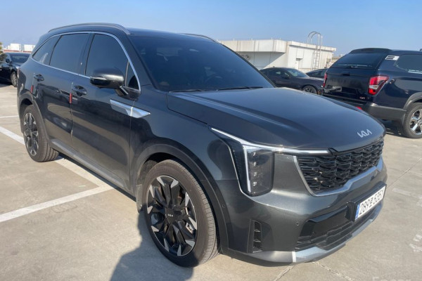 2025 Kia Sorento с пробегом 13 601 км
