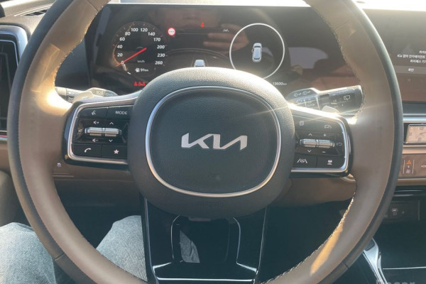 2025 Kia Sorento с пробегом 13 601 км