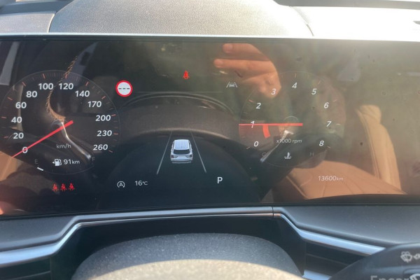 2025 Kia Sorento с пробегом 13 601 км