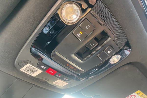 2025 Kia Sorento с пробегом 13 601 км