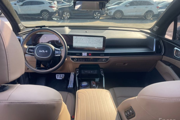 2025 Kia Sorento с пробегом 13 601 км