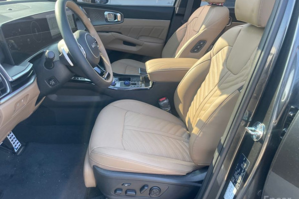 2025 Kia Sorento с пробегом 13 601 км