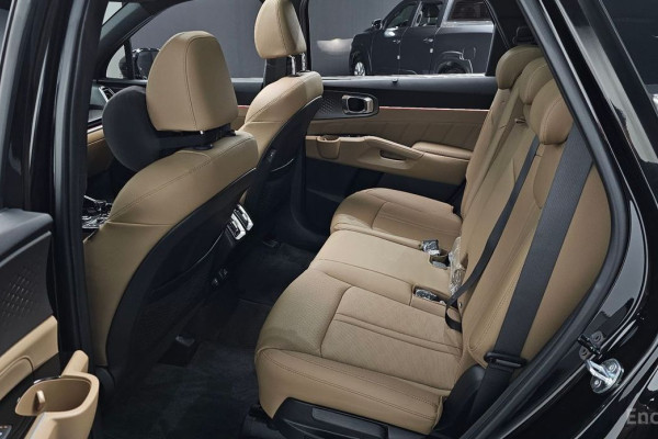 2023 Kia Sorento с пробегом 25 840 км