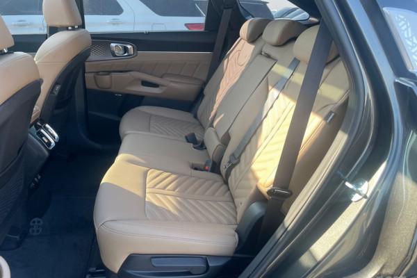 2025 Kia Sorento с пробегом 13 601 км