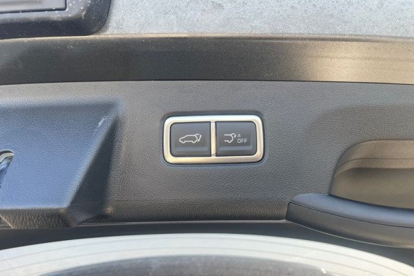 2025 Kia Sorento с пробегом 13 601 км