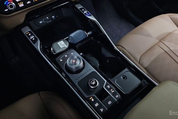 2024 Kia Sorento с пробегом 14 046 км