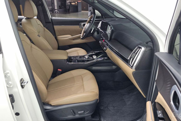 2024 Kia Sorento с пробегом 14 046 км