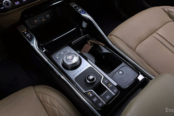 2023 Kia Sorento с пробегом 17 019 км