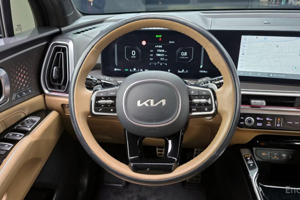 2023 Kia Sorento с пробегом 17 019 км