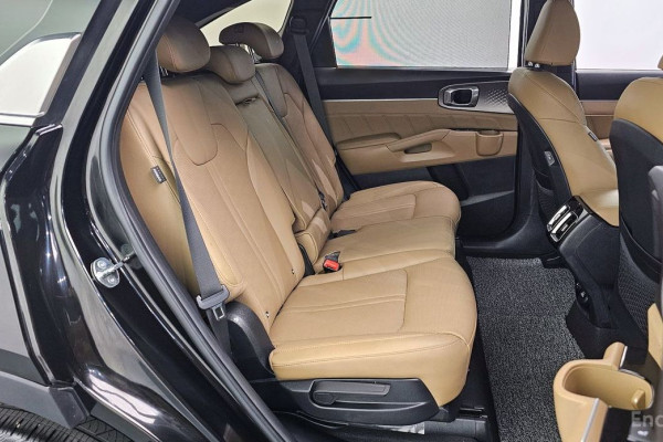 2023 Kia Sorento с пробегом 25 819 км