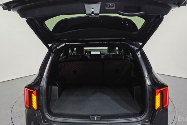 2024 Kia Sorento с пробегом 23 427 км