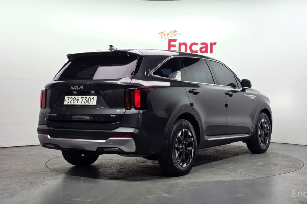 2023 Kia Sorento с пробегом 14 042 км