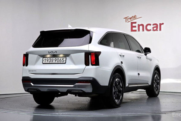 2024 Kia Sorento с пробегом 14 011 км