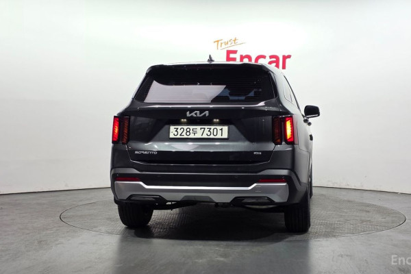 2023 Kia Sorento с пробегом 14 042 км
