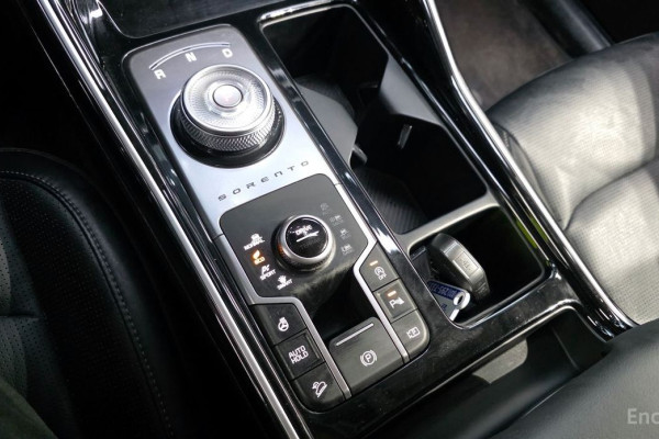 2023 Kia Sorento с пробегом 14 042 км