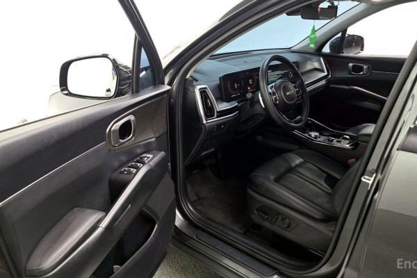 2023 Kia Sorento с пробегом 14 042 км