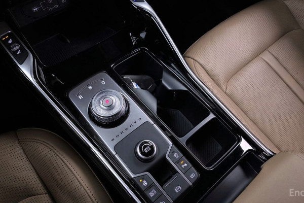 2024 Kia Sorento с пробегом 14 011 км