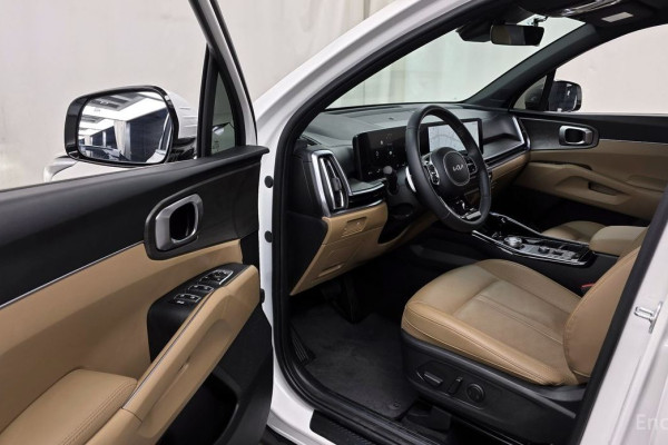 2024 Kia Sorento с пробегом 14 011 км