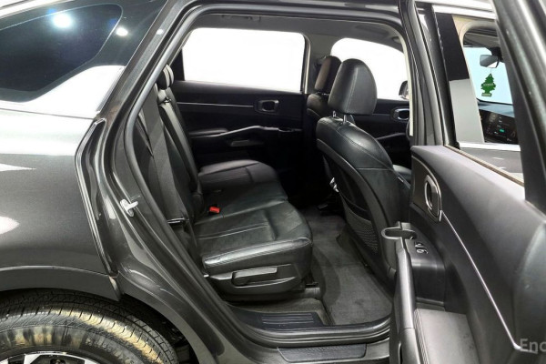 2023 Kia Sorento с пробегом 14 042 км