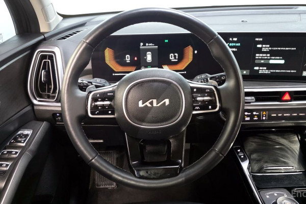 2023 Kia Sorento с пробегом 14 042 км