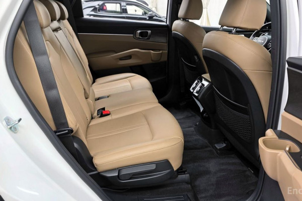 2024 Kia Sorento с пробегом 14 011 км