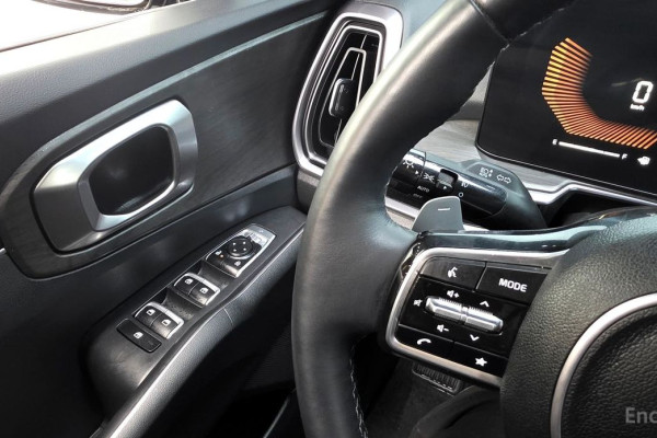 2023 Kia Sorento с пробегом 14 042 км