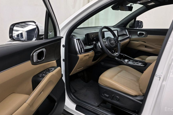 2024 Kia Sorento с пробегом 14 011 км