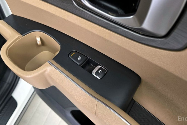 2024 Kia Sorento с пробегом 14 011 км