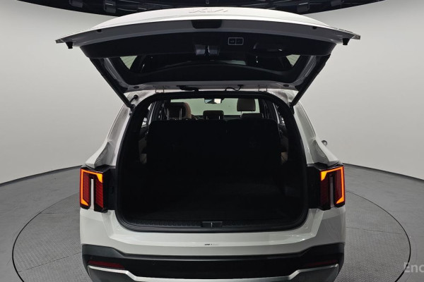 2023 Kia Sorento с пробегом 18 872 км