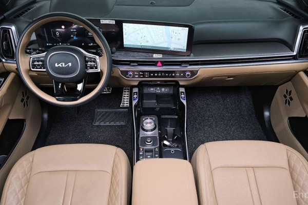 2025 Kia Sorento с пробегом 8 079 км