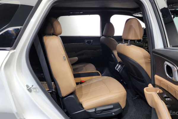 2024 Kia Sorento с пробегом 27 585 км