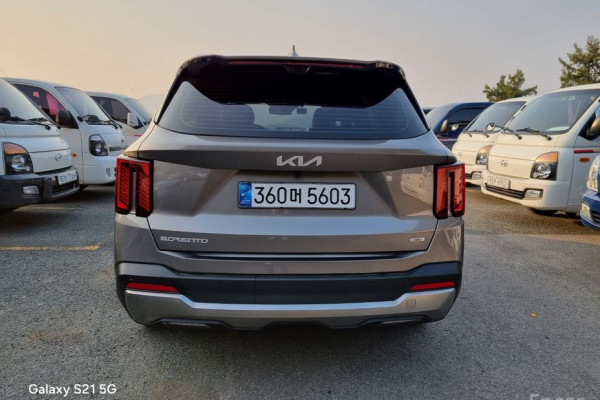 2024 Kia Sorento с пробегом 9 335 км