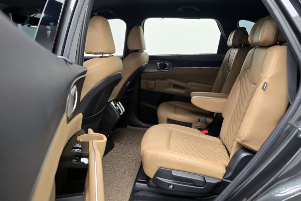 2024 Kia Sorento с пробегом 16 360 км