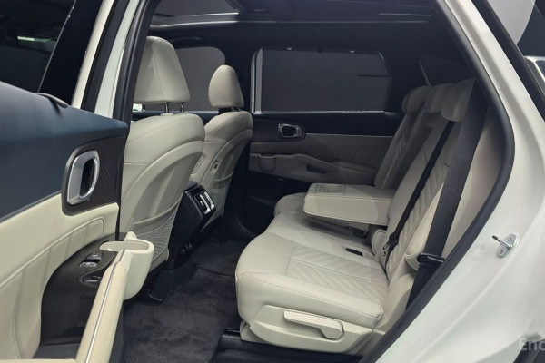 2023 Kia Sorento с пробегом 23 293 км