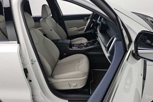 2025 Kia Sorento с пробегом 9 963 км