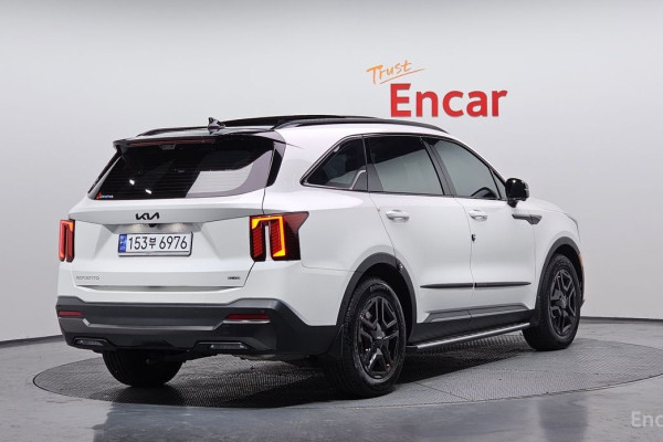 2025 Kia Sorento с пробегом 15 372 км
