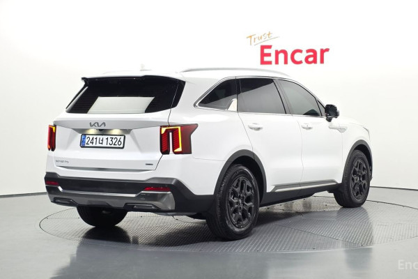 2023 Kia Sorento с пробегом 14 126 км
