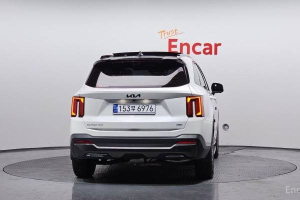 2025 Kia Sorento с пробегом 15 372 км
