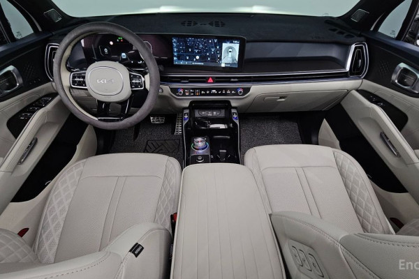 2025 Kia Sorento с пробегом 15 372 км