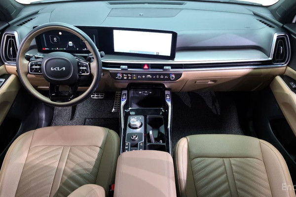 2023 Kia Sorento с пробегом 14 126 км