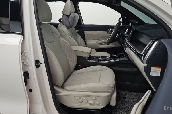 2025 Kia Sorento с пробегом 15 372 км